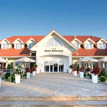 Hotel Millenium Góra Motyczna Exteriör bild