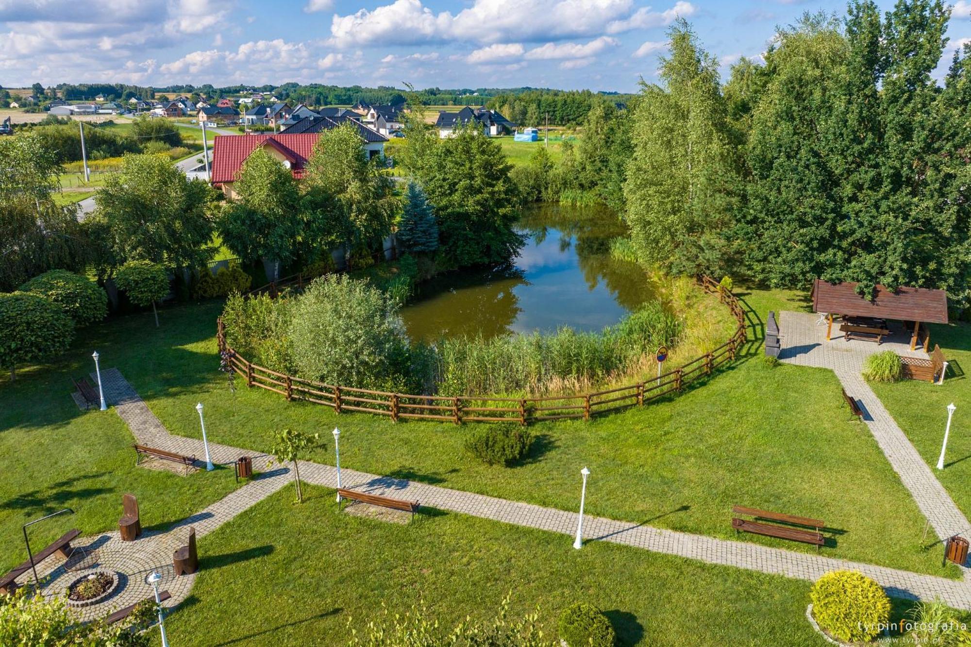 Hotel Millenium Góra Motyczna Exteriör bild